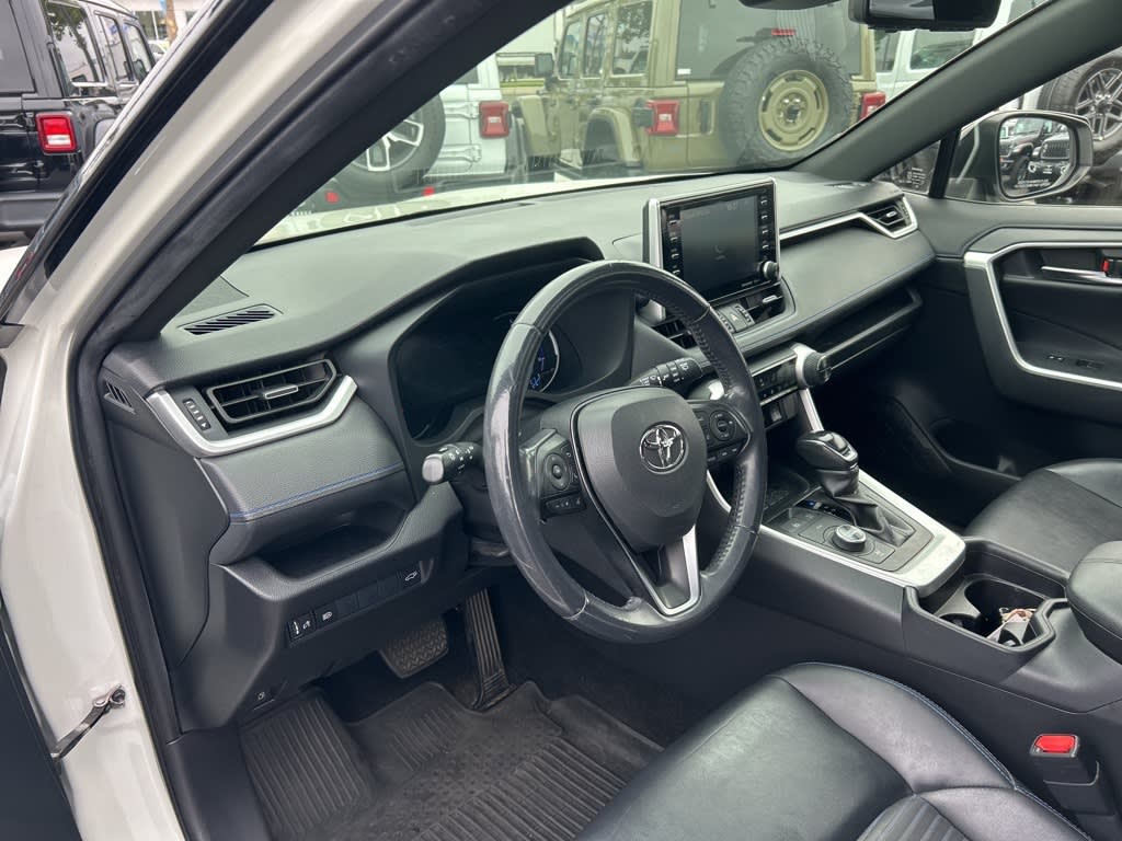 2019 Toyota RAV4 XSE 2