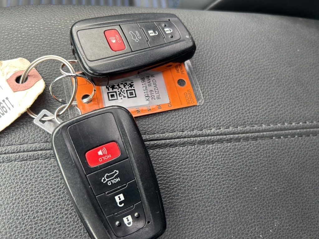 2019 Toyota RAV4 XSE 17