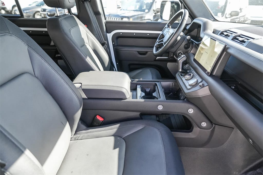 2024 Land Rover Defender 130 6