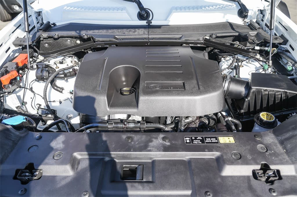2024 Land Rover Defender 130 5