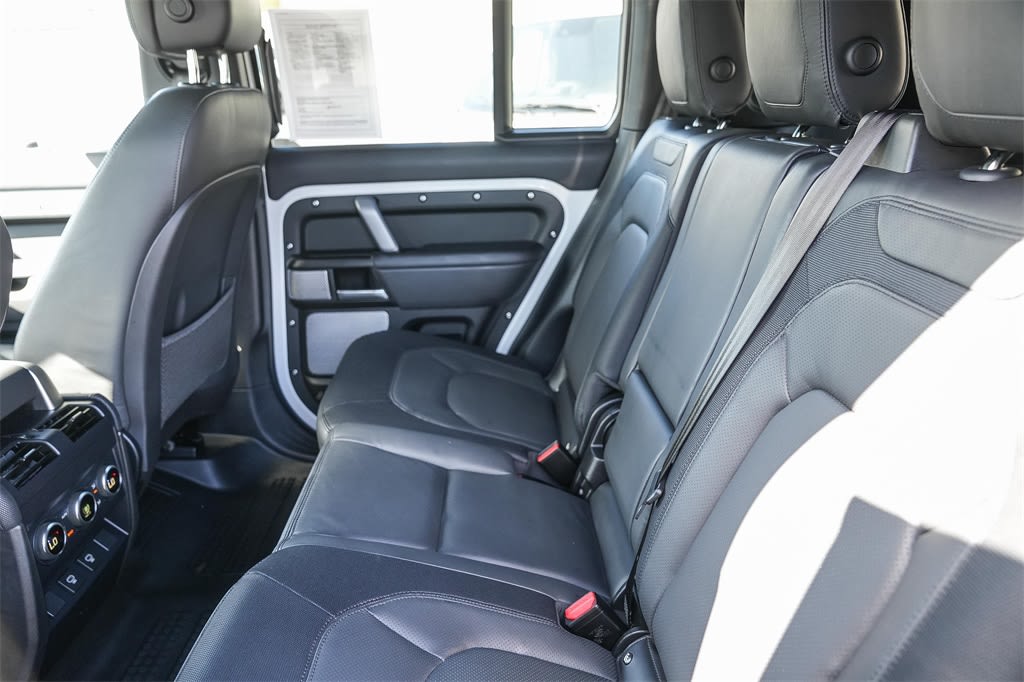 2024 Land Rover Defender 130 8