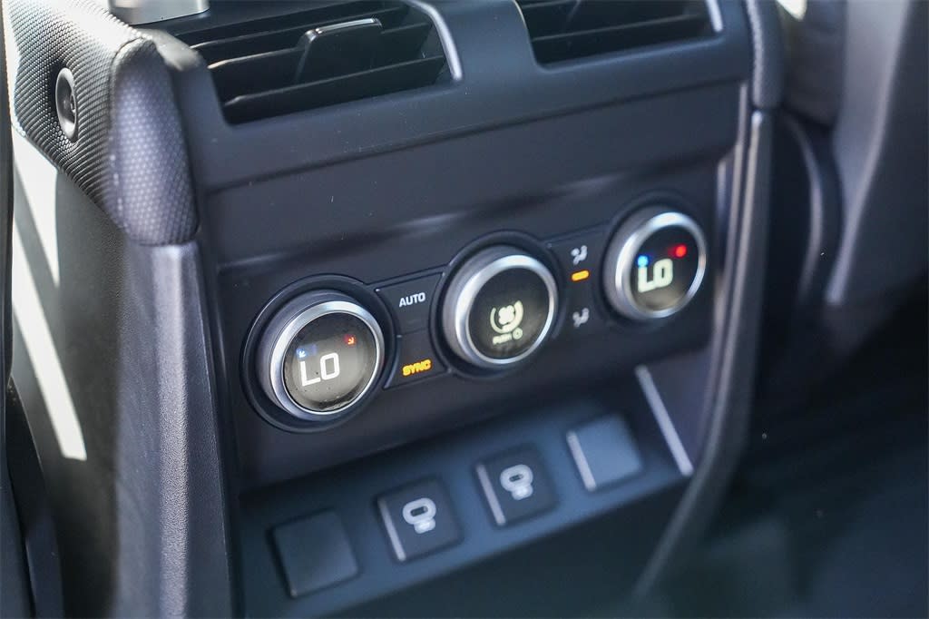 2024 Land Rover Defender 130 17