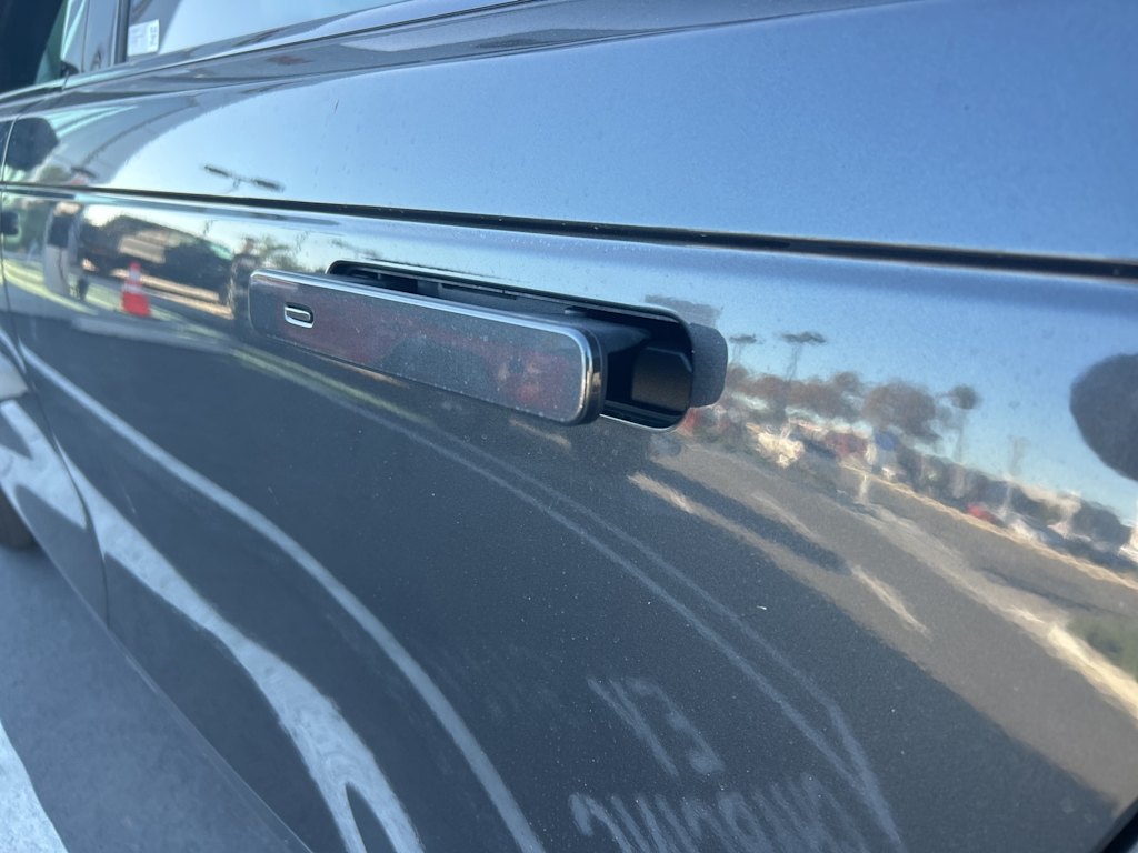 Thumbnail: 2022 Land Rover Range Rover Velar - 25