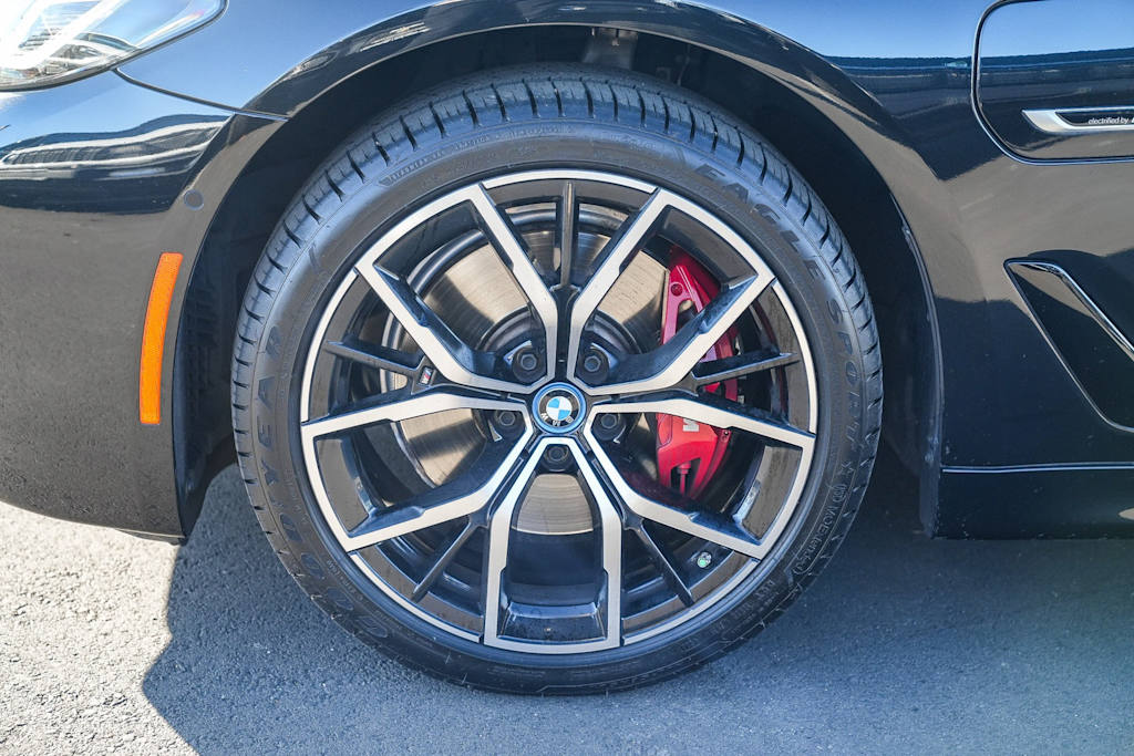 Thumbnail: 2023 BMW 5 Series - 6