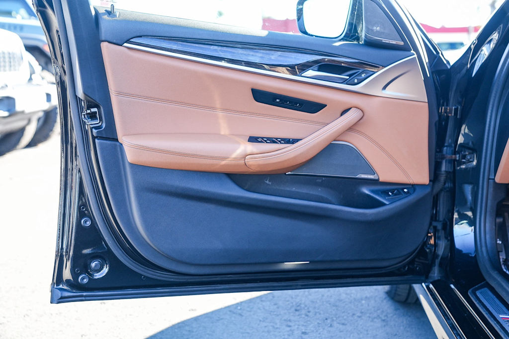 Thumbnail: 2023 BMW 5 Series - 22