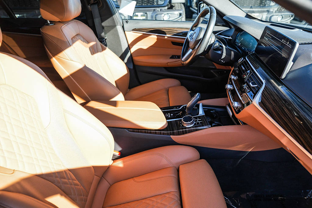 Thumbnail: 2023 BMW 5 Series - 9