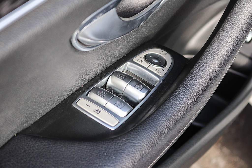Thumbnail: 2018 Mercedes-Benz E-Class - 25