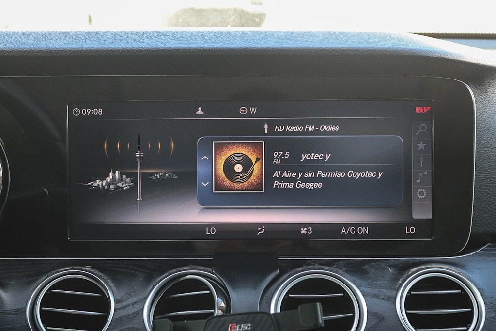 Thumbnail: 2018 Mercedes-Benz E-Class - 22
