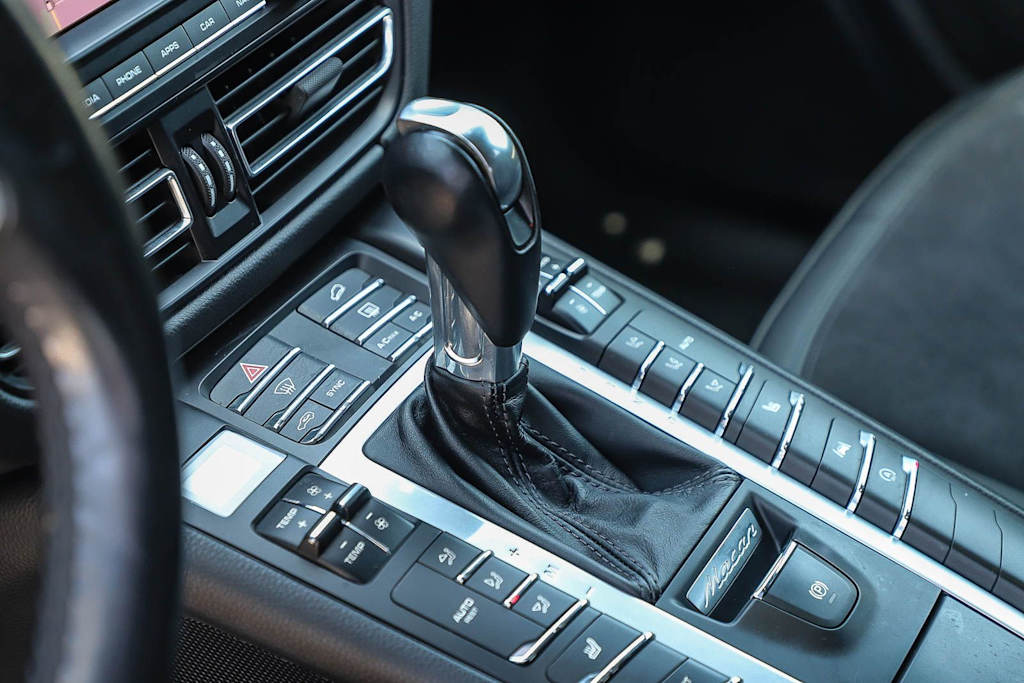 Thumbnail: 2020 Porsche Macan - 26