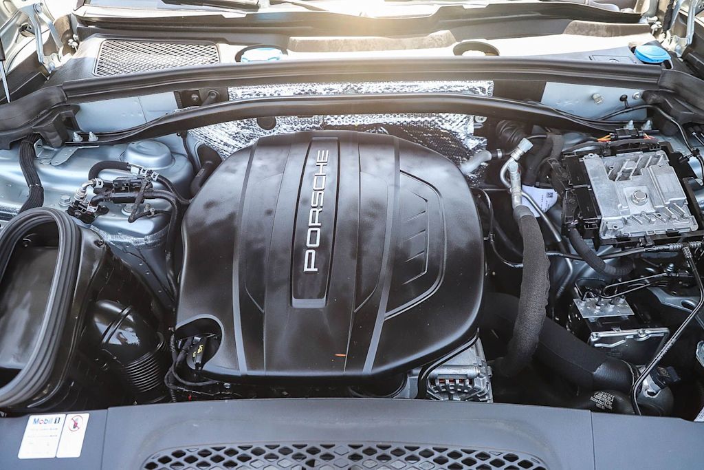 Thumbnail: 2020 Porsche Macan - 31
