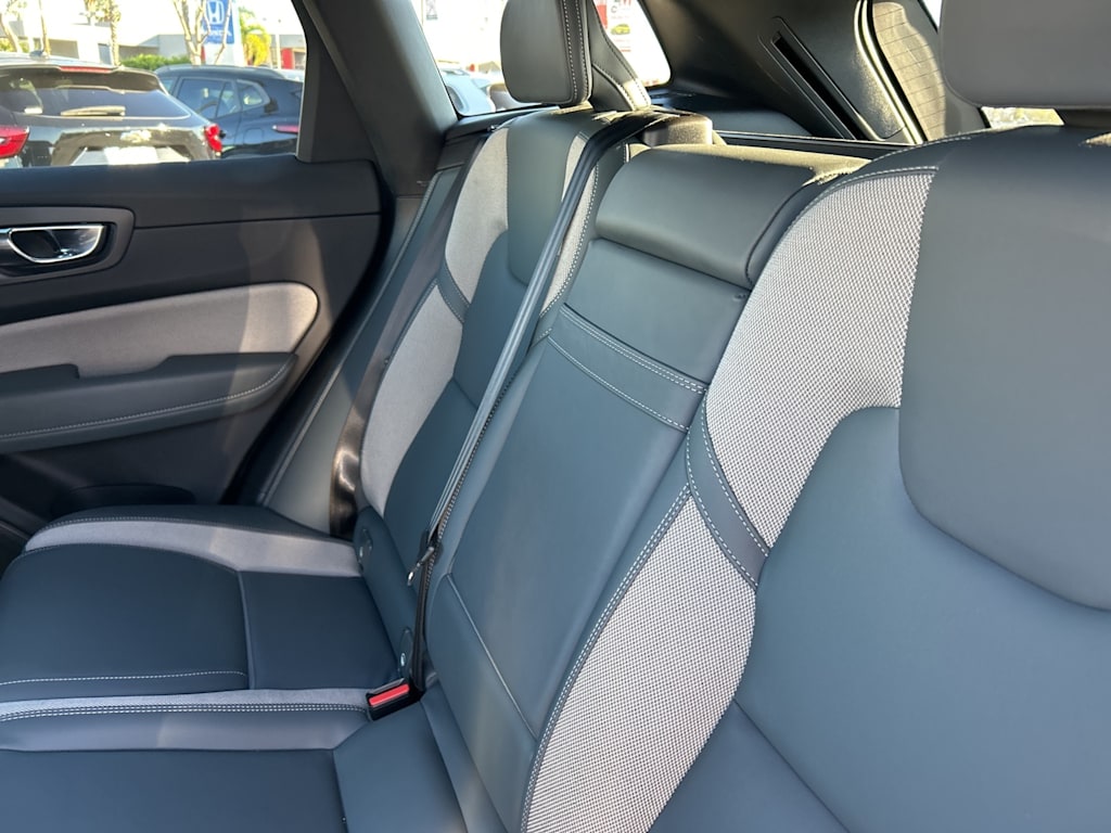 Thumbnail: 2022 Volvo XC60 - 11