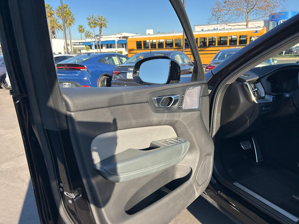 Thumbnail: 2022 Volvo XC60 - 14