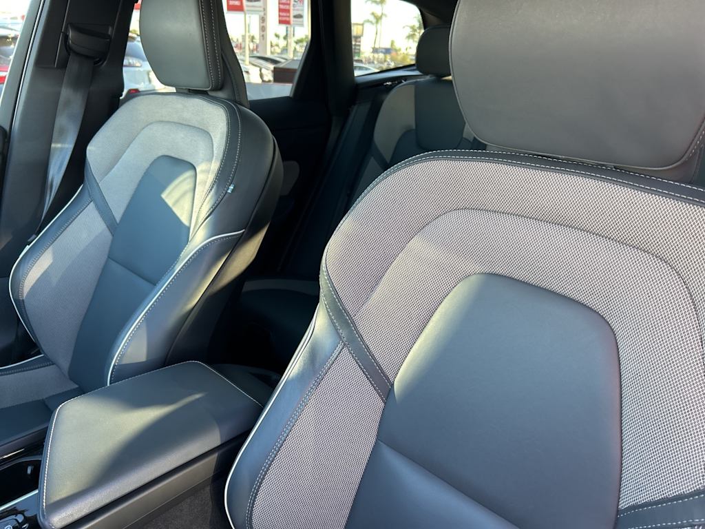 Thumbnail: 2022 Volvo XC60 - 9