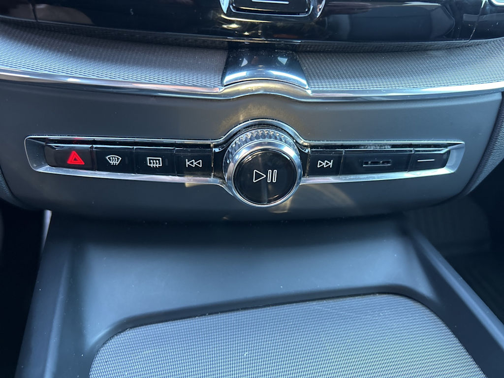 Thumbnail: 2022 Volvo XC60 - 42