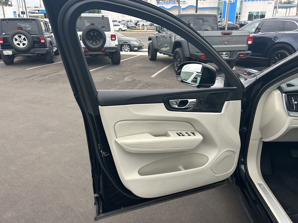 Thumbnail: 2023 Volvo XC60 - 29