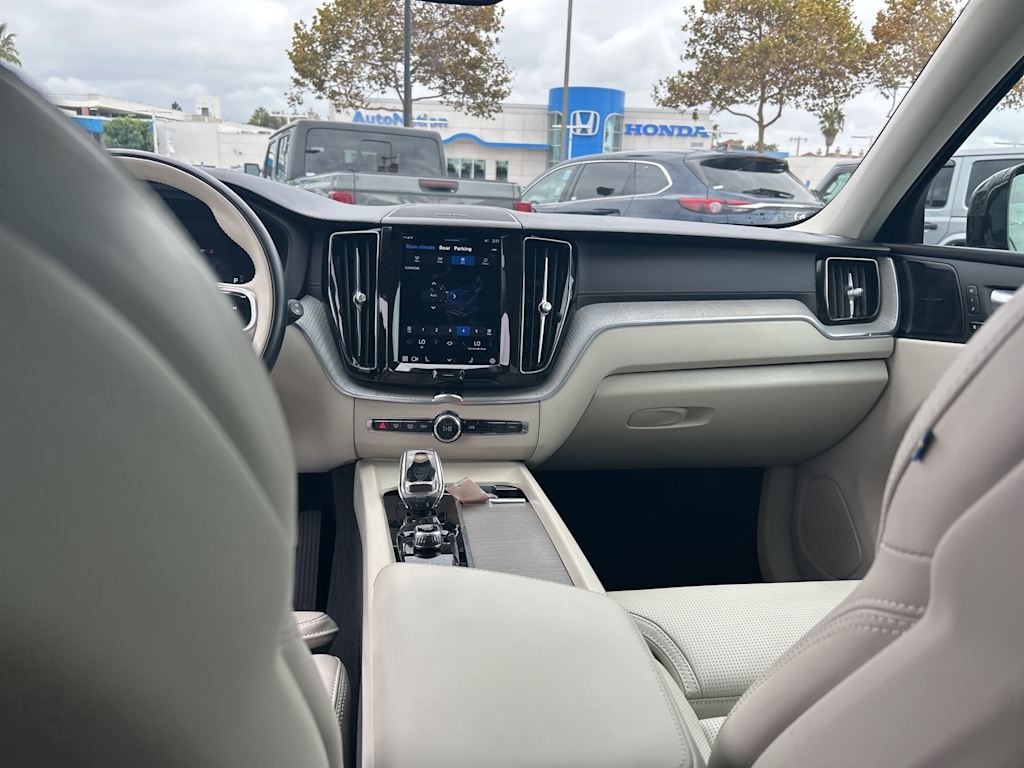 Thumbnail: 2023 Volvo XC60 - 9