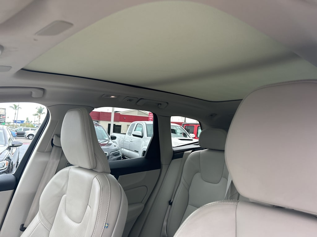 Thumbnail: 2023 Volvo XC60 - 30