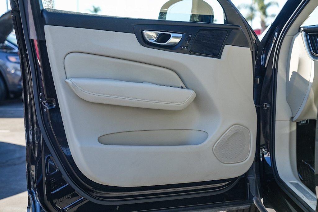 Thumbnail: 2023 Volvo XC60 - 21