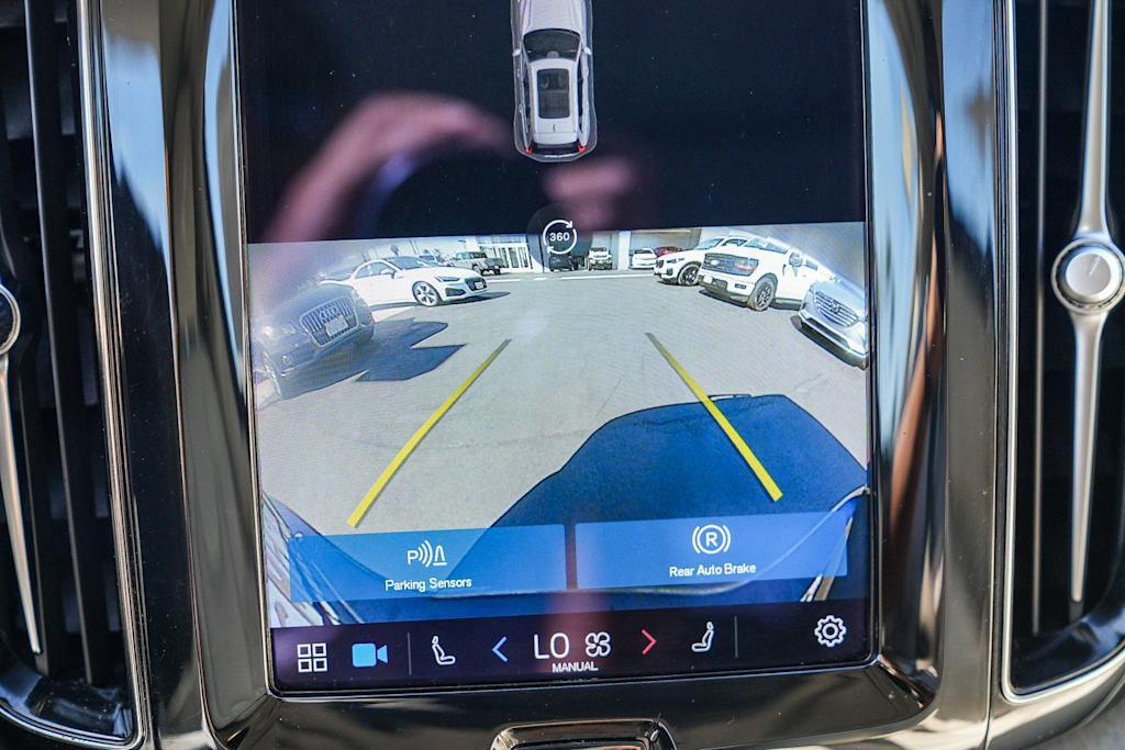 Thumbnail: 2023 Volvo XC60 - 23