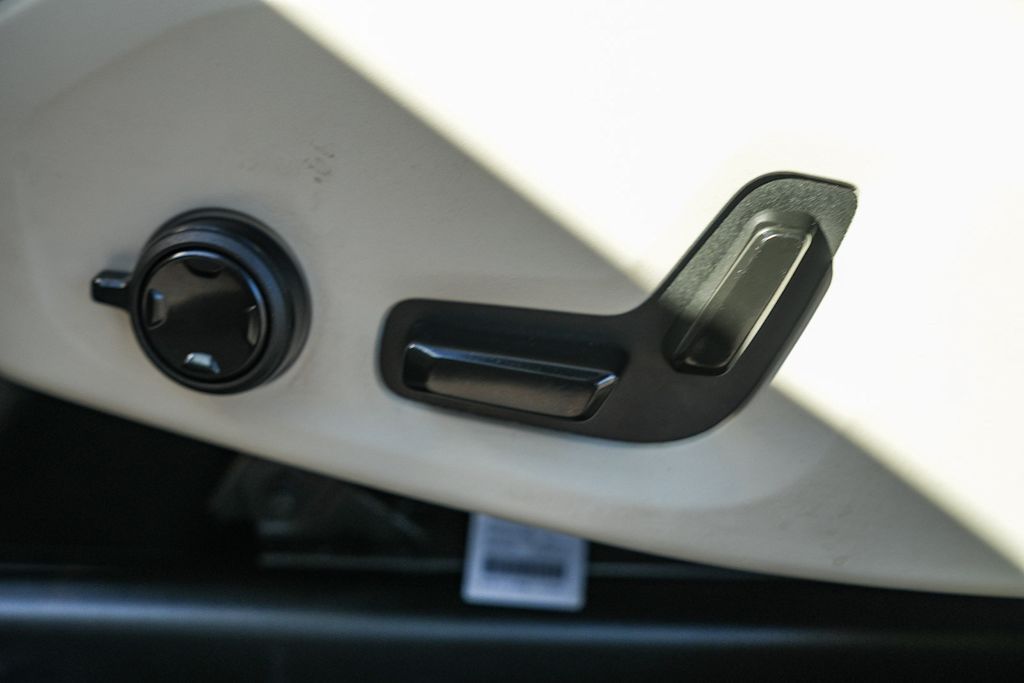 Thumbnail: 2023 Volvo XC60 - 22