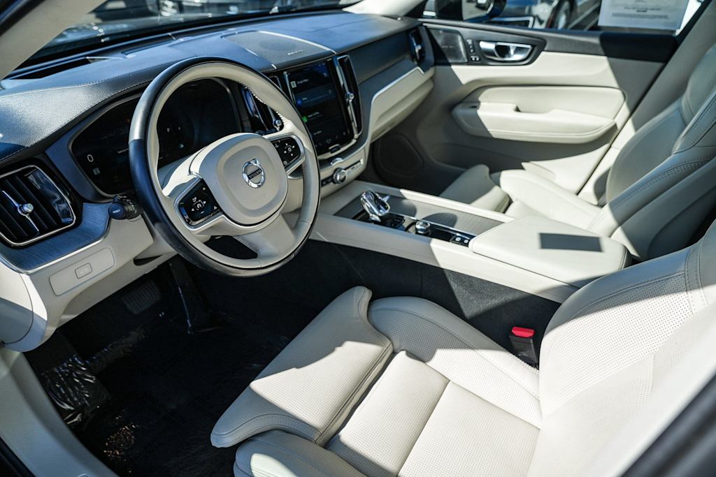 Thumbnail: 2023 Volvo XC60 - 11