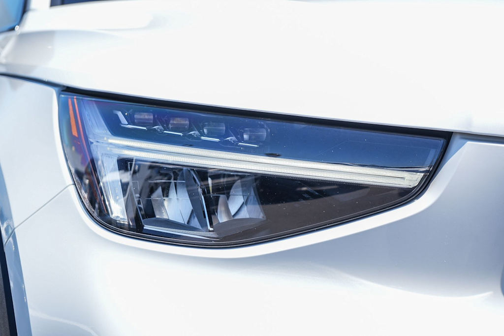 Thumbnail: 2024 Volvo XC40 - 17