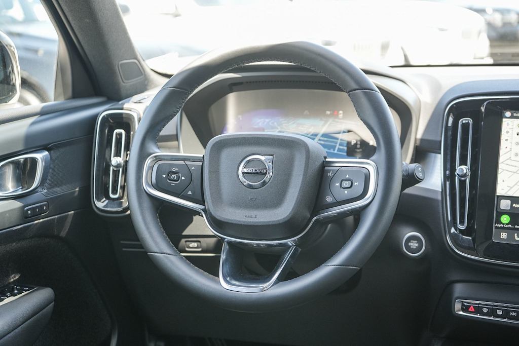 Thumbnail: 2024 Volvo XC40 - 12