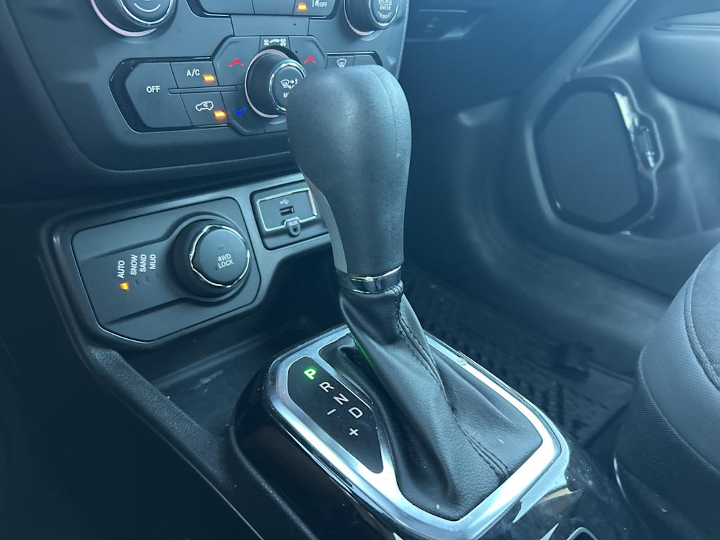 Thumbnail: 2022 Jeep Renegade - 13