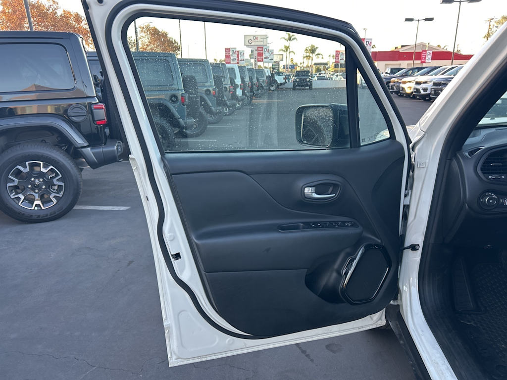 Thumbnail: 2022 Jeep Renegade - 28