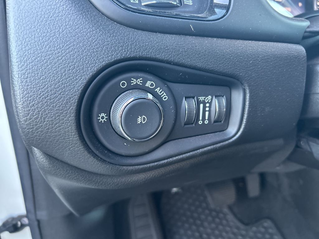 Thumbnail: 2022 Jeep Renegade - 31