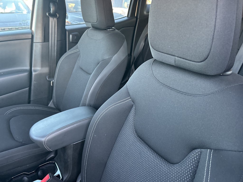 Thumbnail: 2022 Jeep Renegade - 9