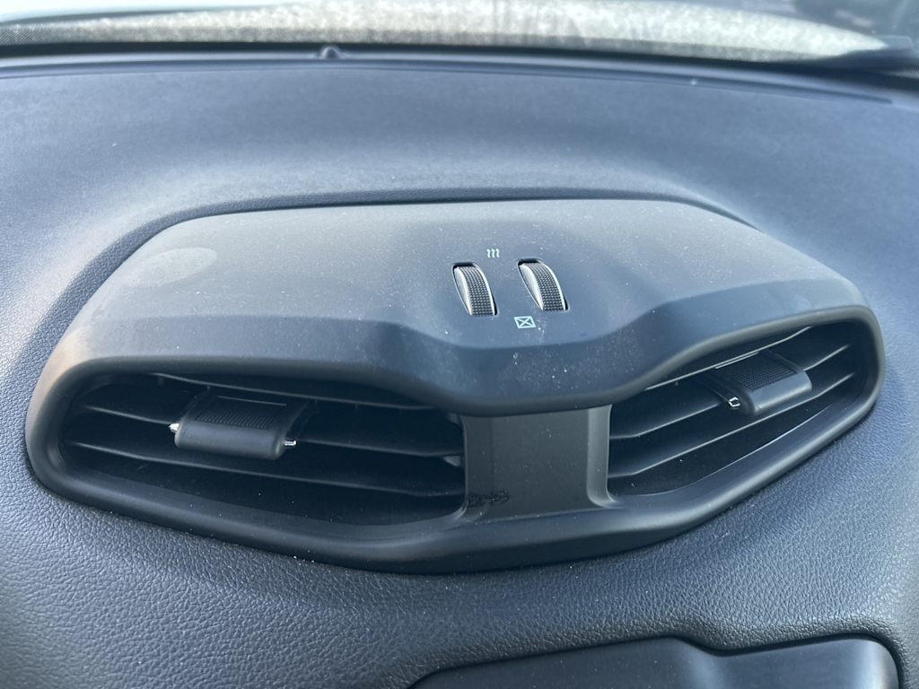 Thumbnail: 2022 Jeep Renegade - 32