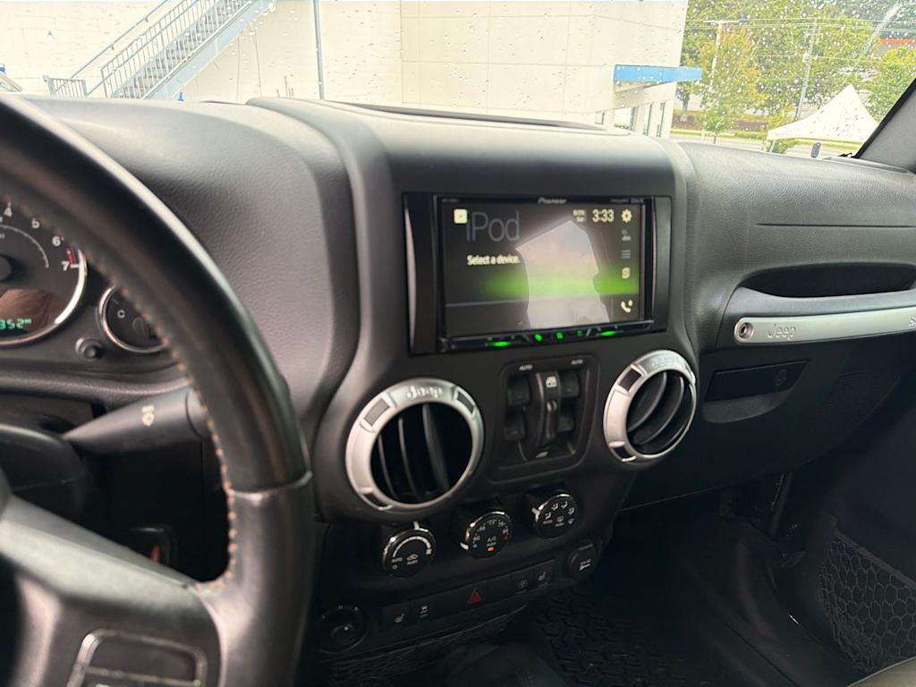 Thumbnail: 2016 Jeep Wrangler - 9