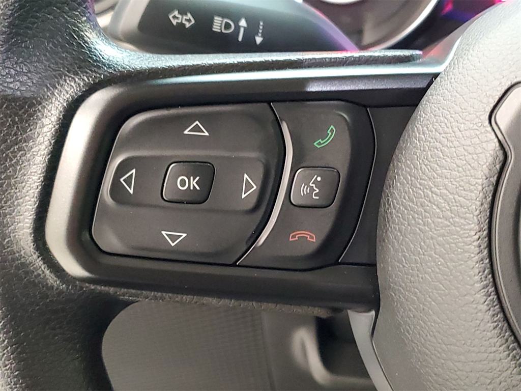 Thumbnail: 2023 Jeep Gladiator - 17