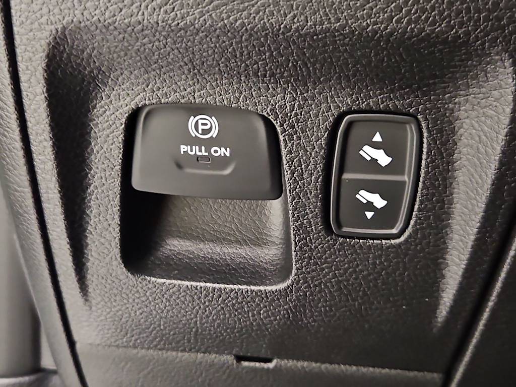 Thumbnail: 2026 RAM 1500 - 32