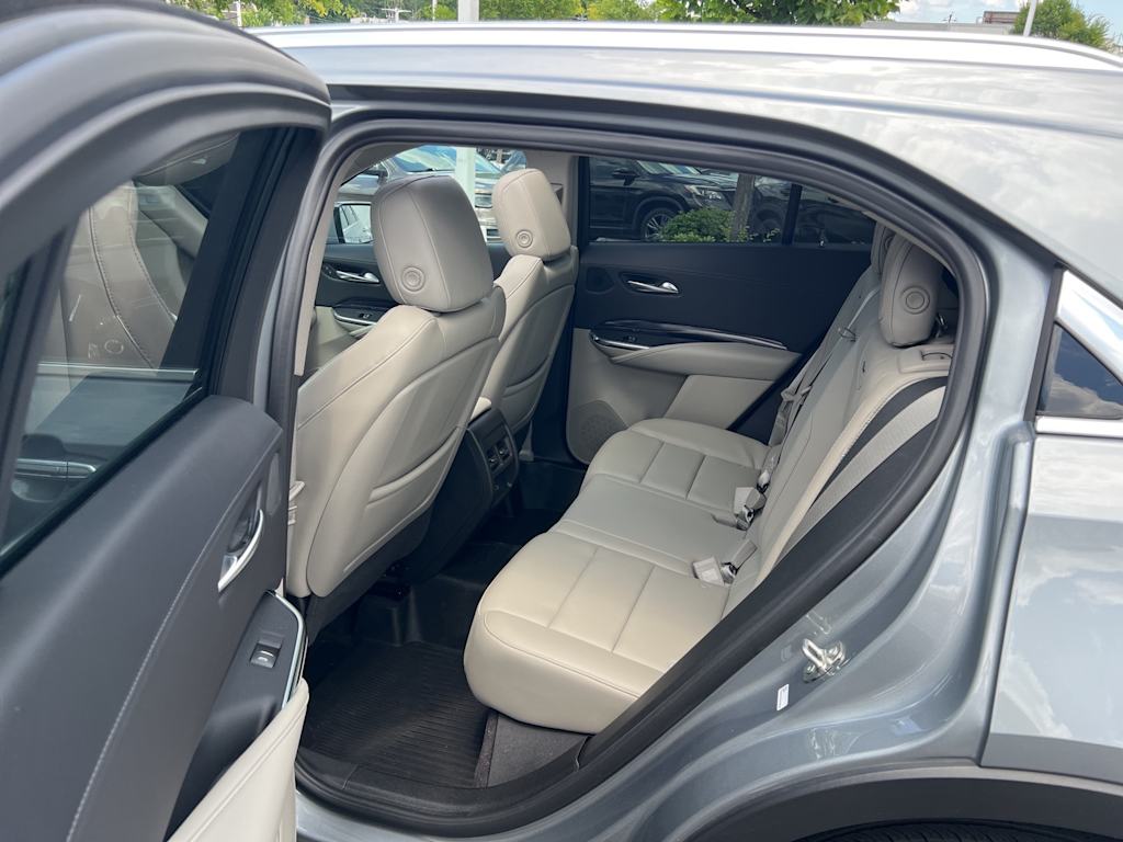 Thumbnail: 2023 Cadillac XT4 - 9