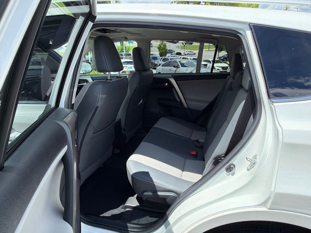 Thumbnail: 2015 Toyota RAV4 - 7