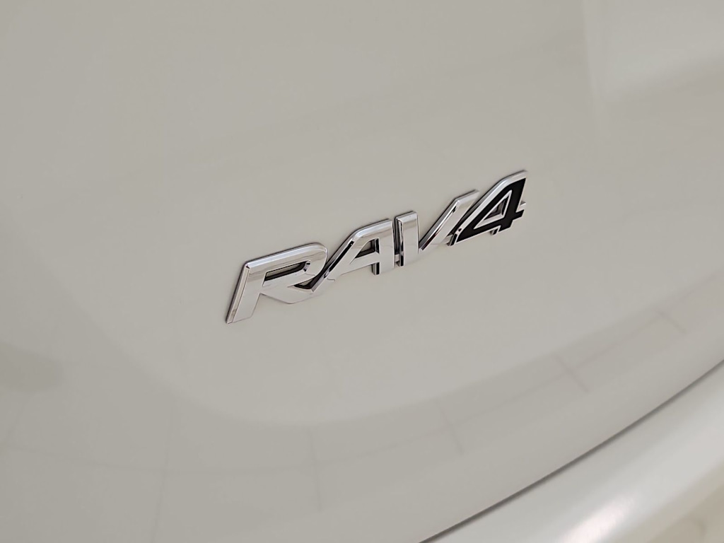 Thumbnail: 2015 Toyota RAV4 - 4