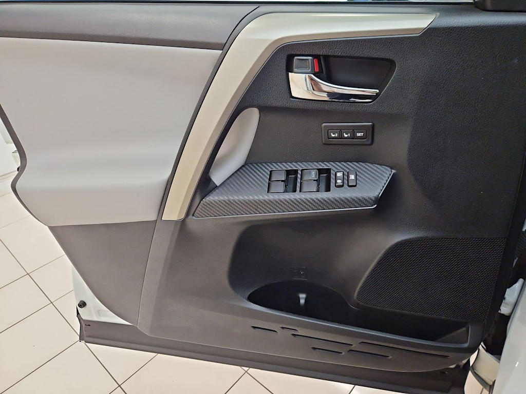 Thumbnail: 2015 Toyota RAV4 - 26