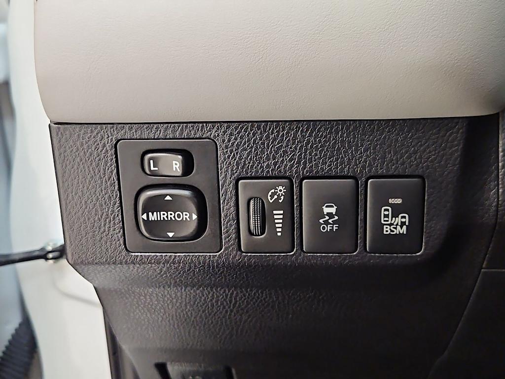 Thumbnail: 2015 Toyota RAV4 - 35