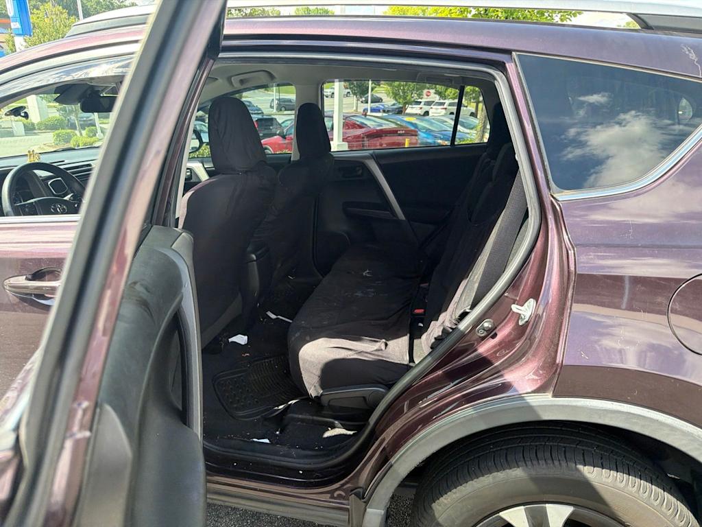Thumbnail: 2018 Toyota RAV4 - 19
