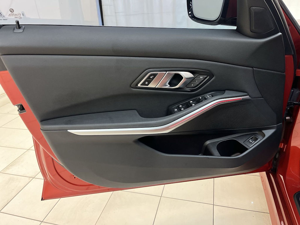 Thumbnail: 2021 BMW 3 Series - 26