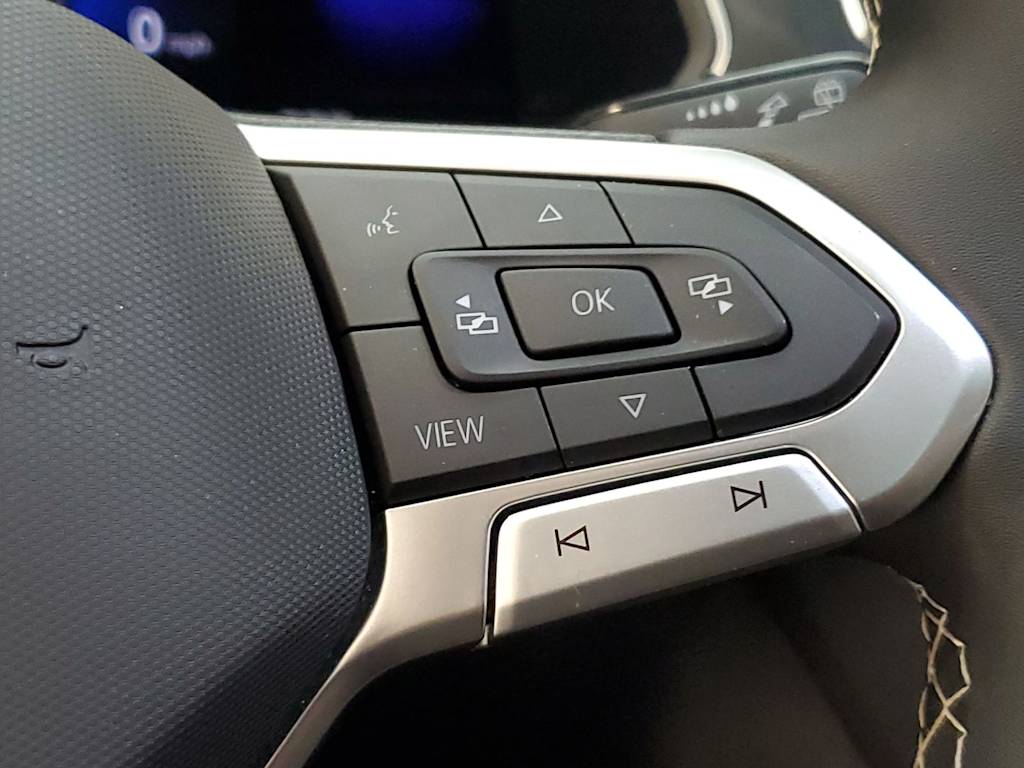 Thumbnail: 2022 Volkswagen Tiguan - 21