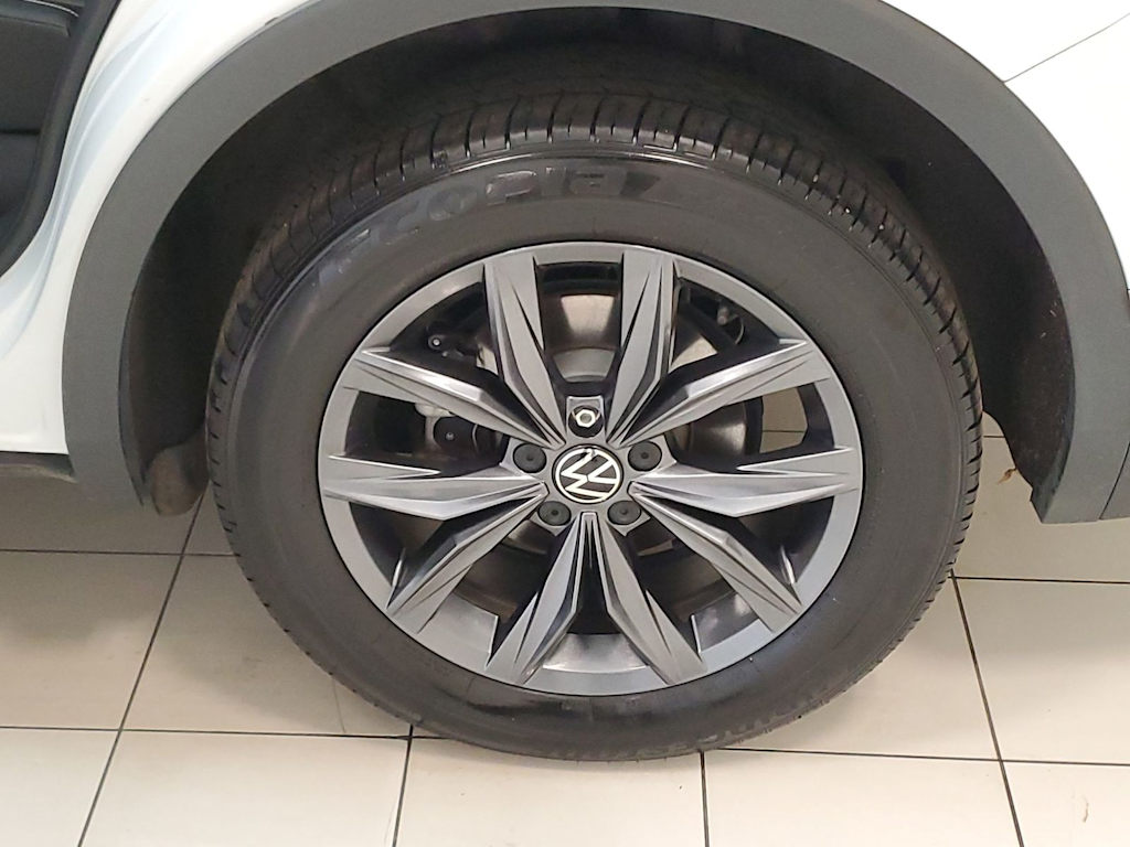 Thumbnail: 2022 Volkswagen Tiguan - 6