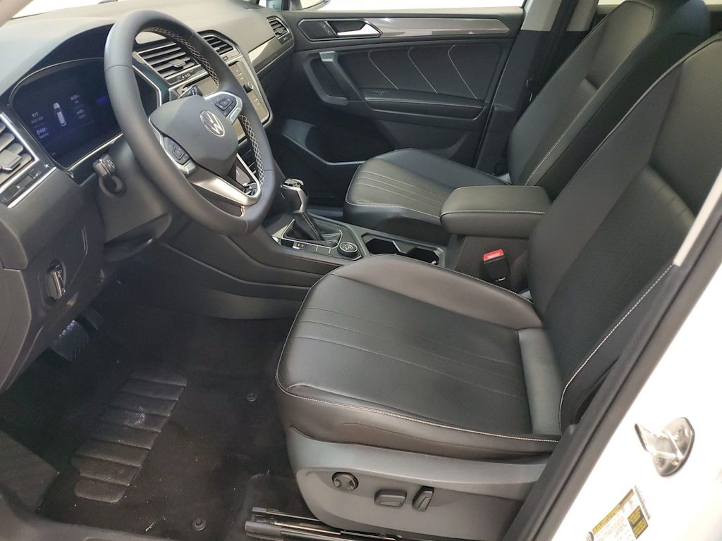 Thumbnail: 2022 Volkswagen Tiguan - 8