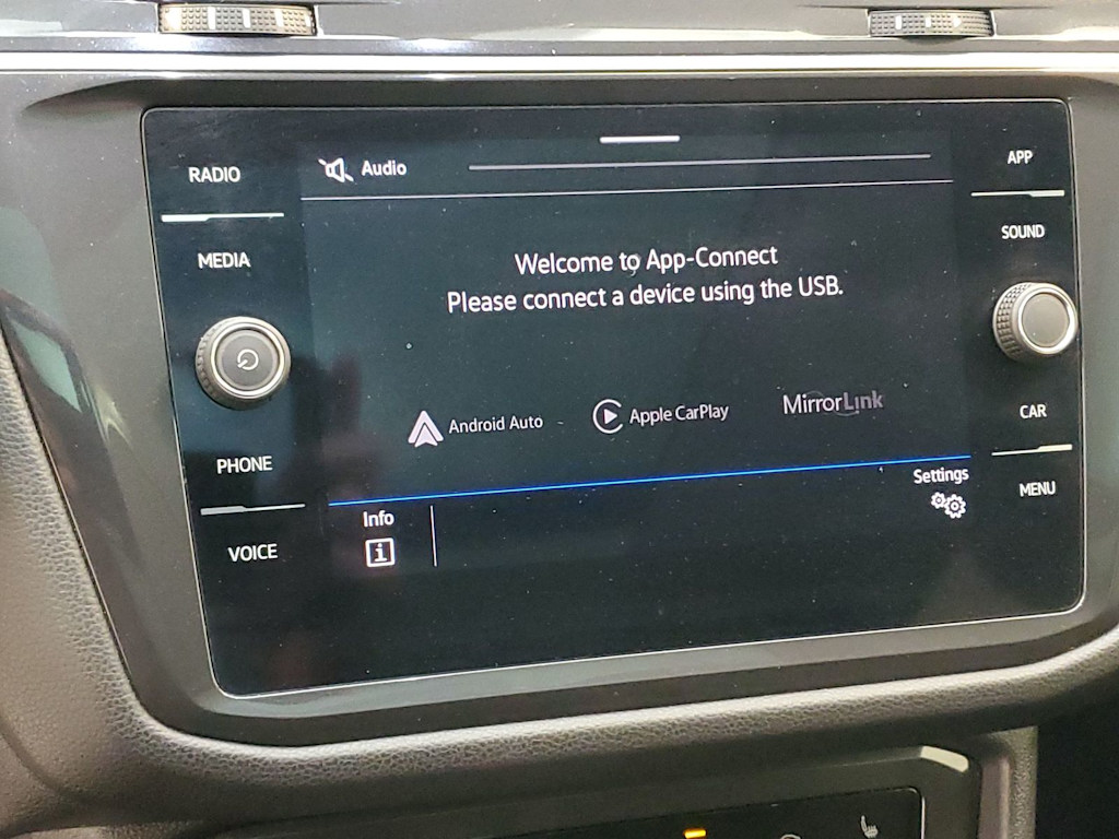 Thumbnail: 2022 Volkswagen Tiguan - 15