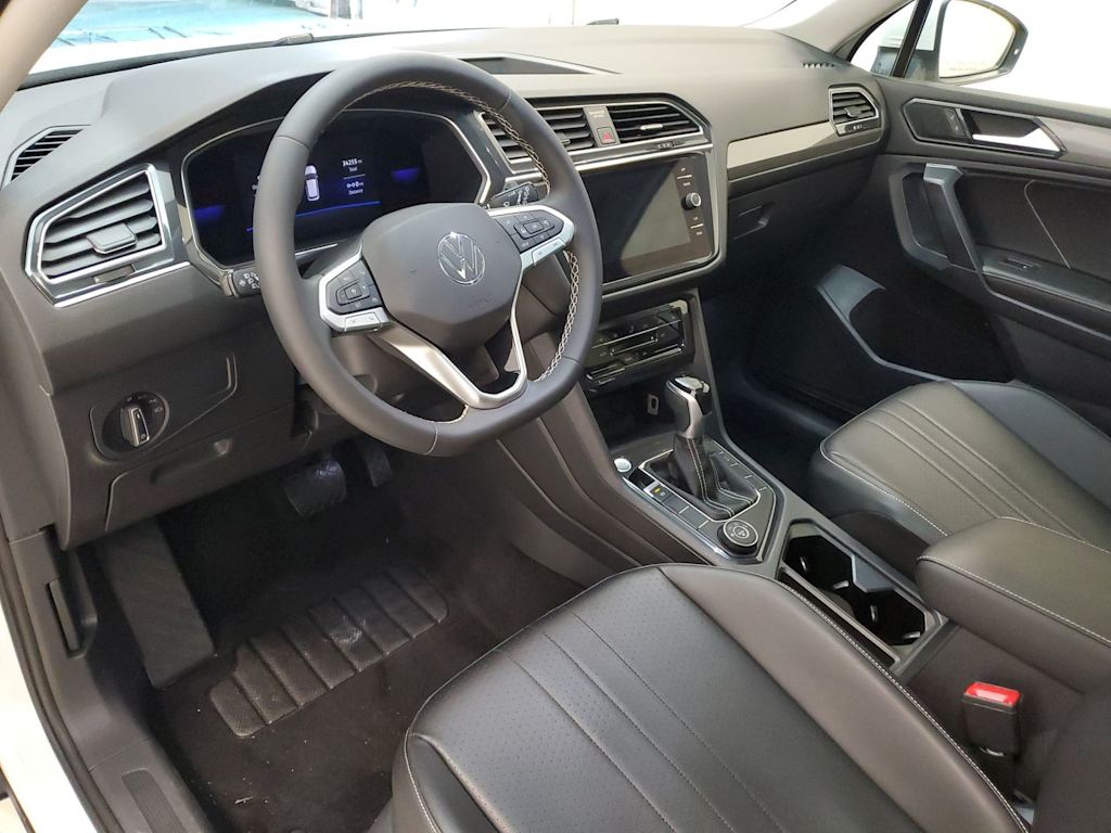 Thumbnail: 2022 Volkswagen Tiguan - 2