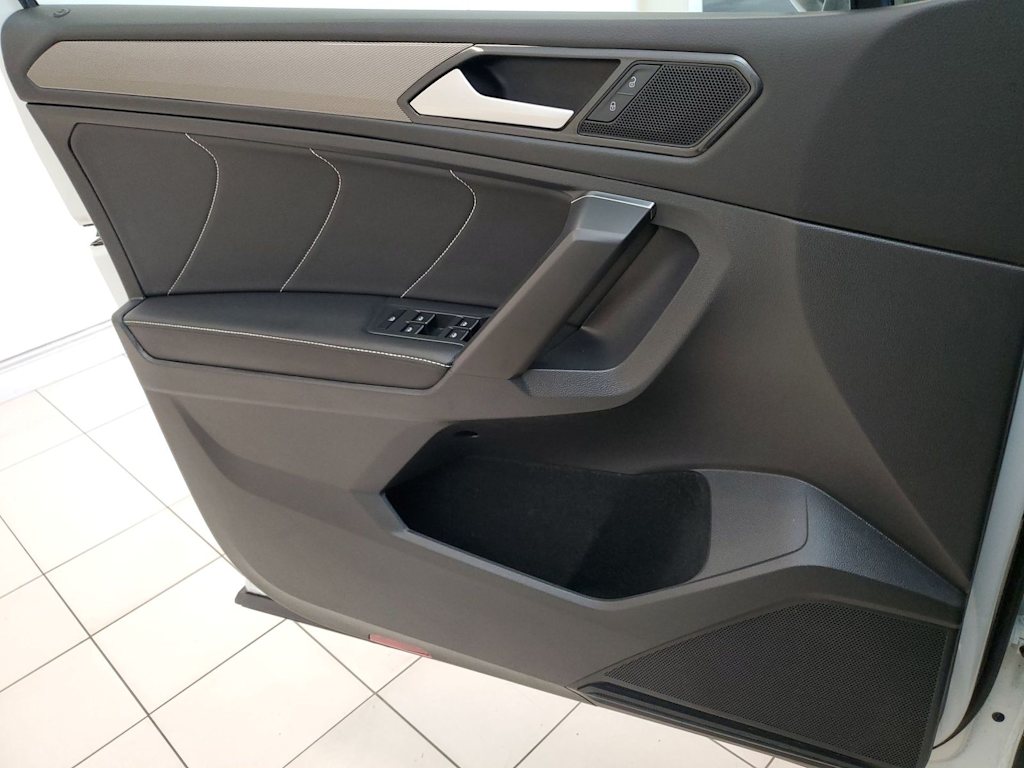 Thumbnail: 2022 Volkswagen Tiguan - 22