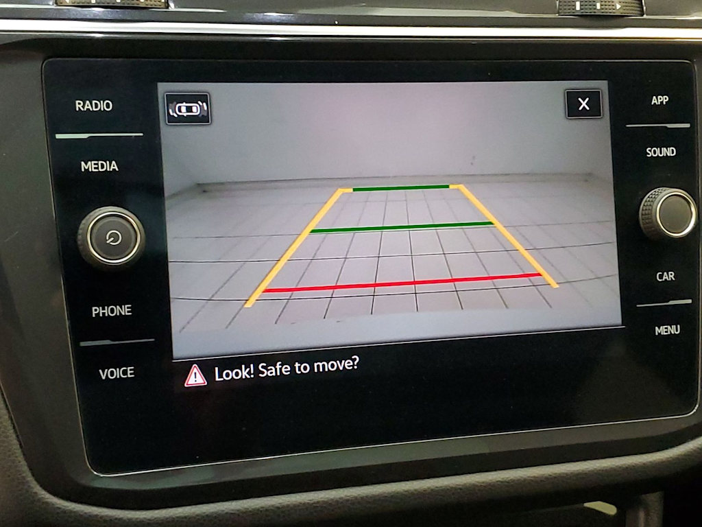 Thumbnail: 2022 Volkswagen Tiguan - 10