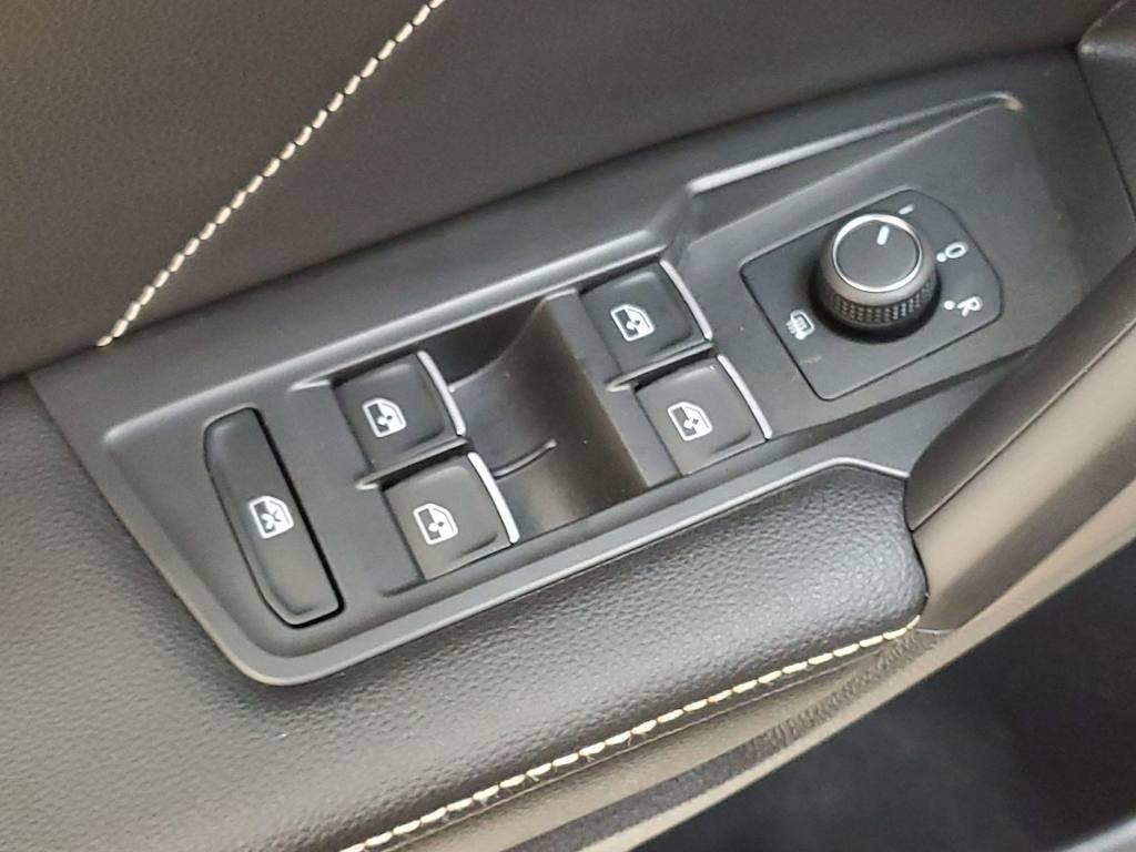 Thumbnail: 2022 Volkswagen Tiguan - 23